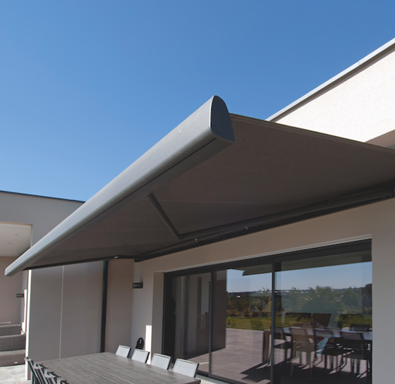 Store banne sous une terrasse Nice