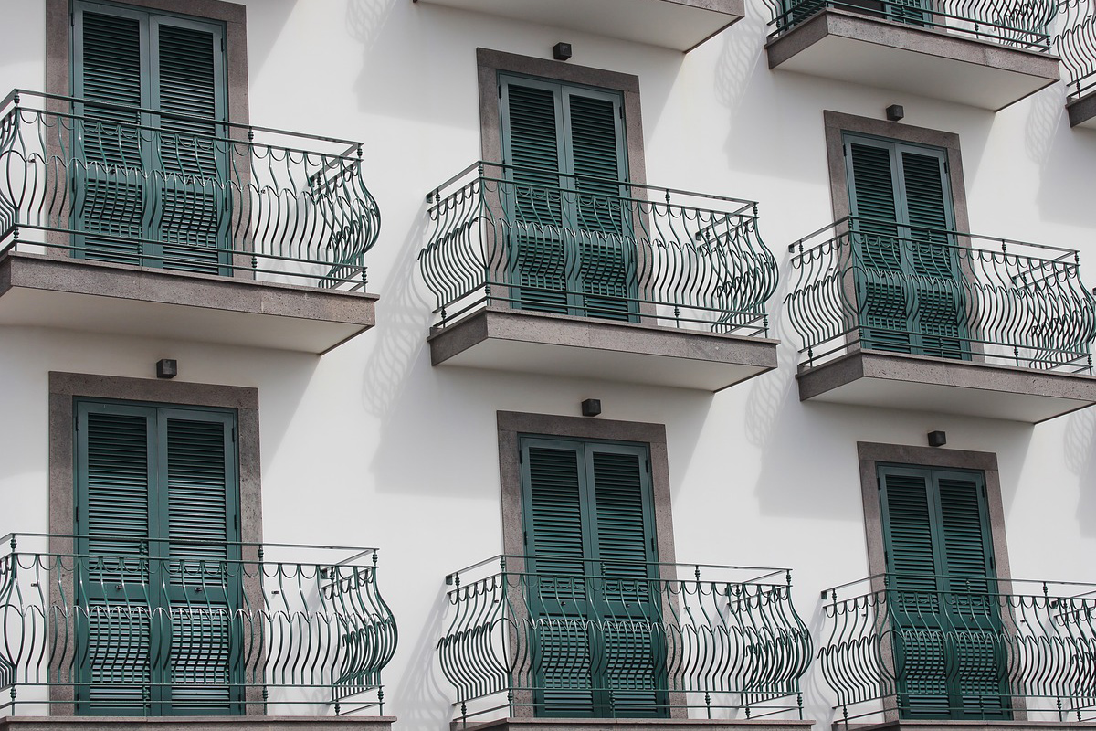 Volet battant Nice Komilfo 06